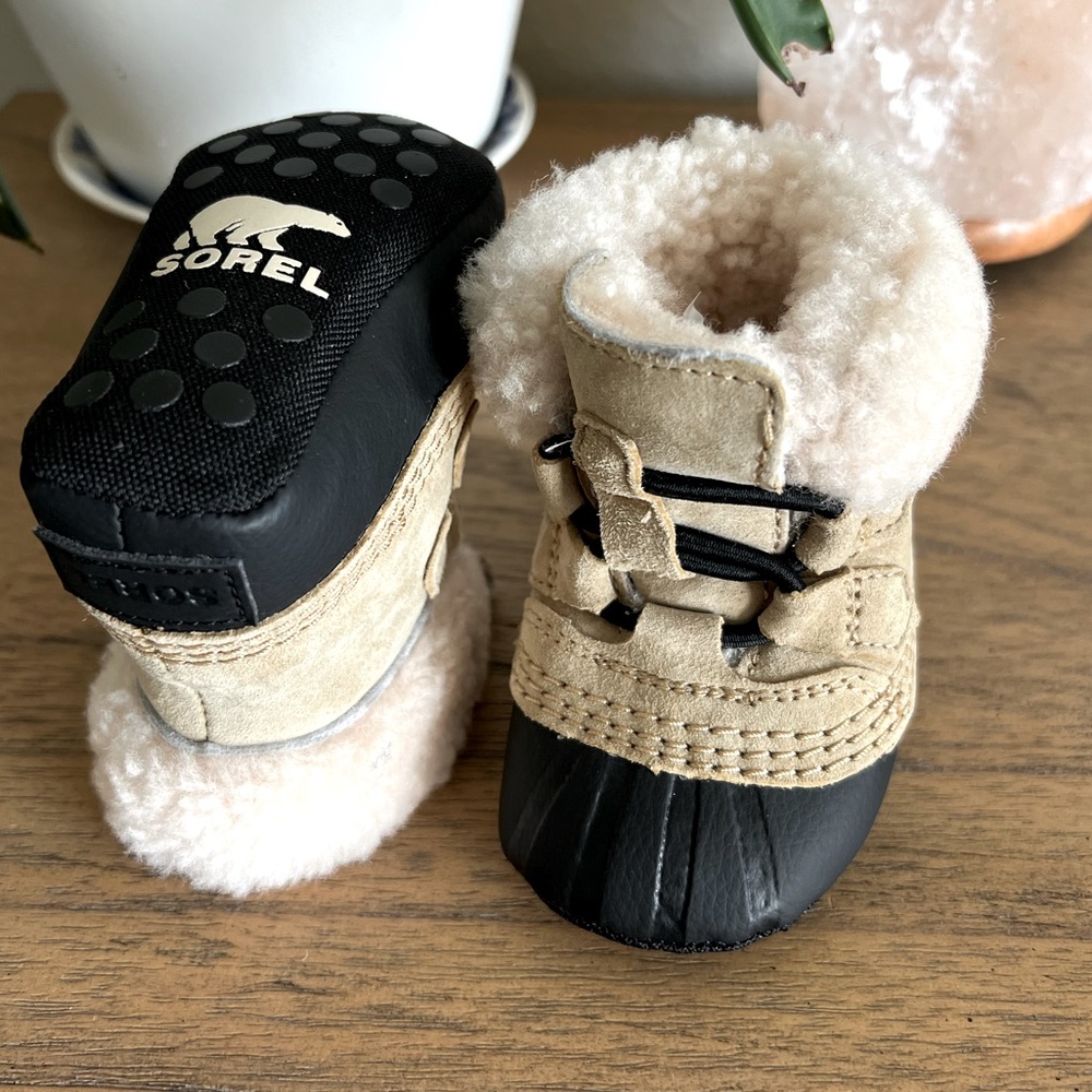 NEW!! Sorel Caribou Baby Booties. Size:2